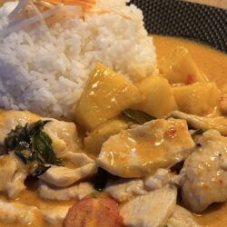 Kaeng Kua Sapparod Kai (Poulet 🍗)