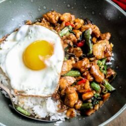 Poulet sauté au basilic sacré